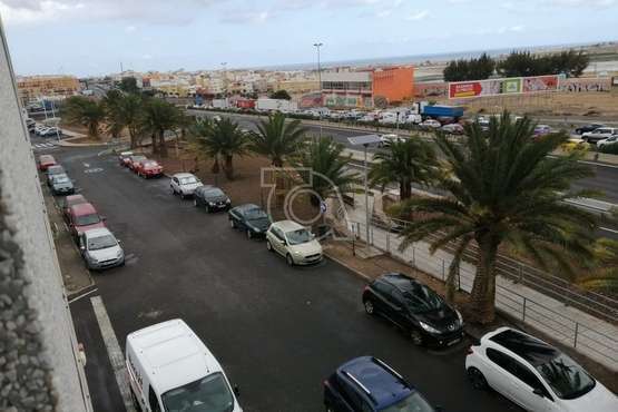 Caravana de vehículos en la autovía GC-1 a su paso por Telde en plena cuarentena (Foto TA)